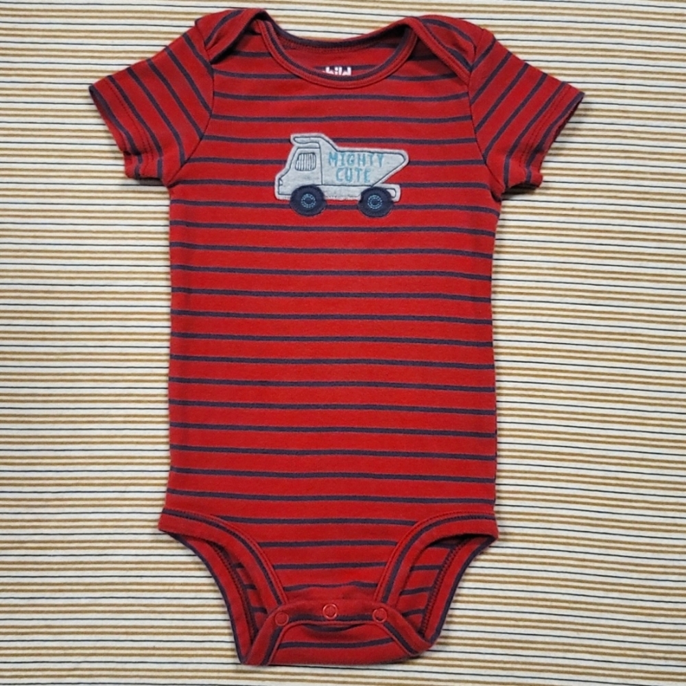 ° SZ 6-9MO • Onesie °